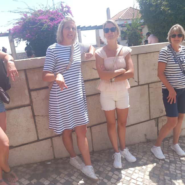 Lisbon. Tuktuk tour, Alfama & Historic city tour - City center photo stops and the optional tea or coffee moment