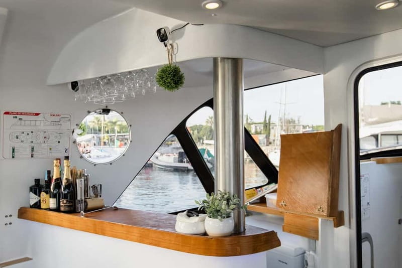 Lisbon: Vinho Verde Wine Premium Boat Experience - Price and value: what $52 buys you in two hours