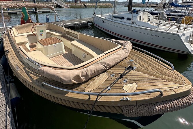Lisbon: Vinho Verde Wine Premium Boat Experience - The Tagus River route: major sights in about two hours