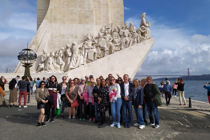 Lisbon Walking Tour - The Perfect Introduction to the City - Meeting Praça do Comércio and finding your orange-umbrella guide