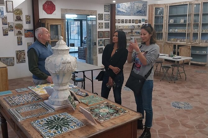 Lisbon WineTour : Premium Tastings “Wine & Food” (All-Inclusive) - Azulejos de Azeitão: hand-painted tiles and a hands-on process