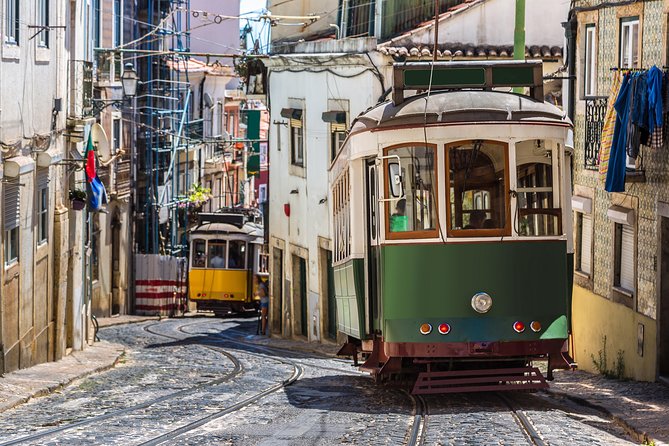 Live Fado Private Tour in Lisbon with Dinner - Price and Value: When $150.99 Makes Sense