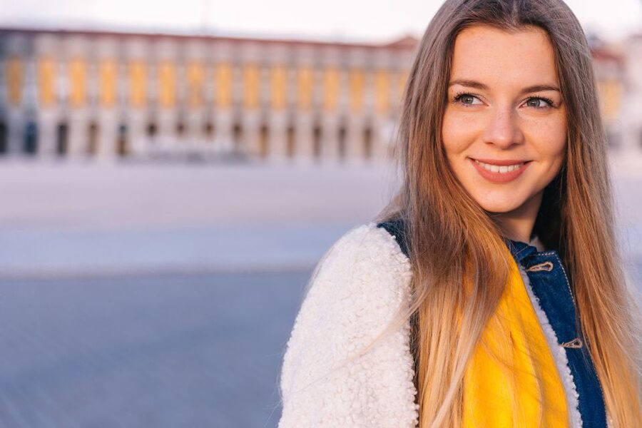 Loving Lisbon: Capture Your Memories with a Photoshoot! - Photo stop at Praça do Comércio: what you’re actually buying