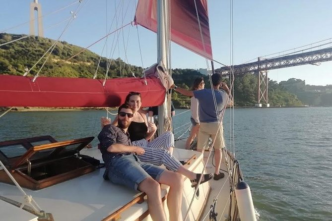 Marriage proposal on a Vintage Sailboat - Pontal de Cacilhas: A More Local River Flavor