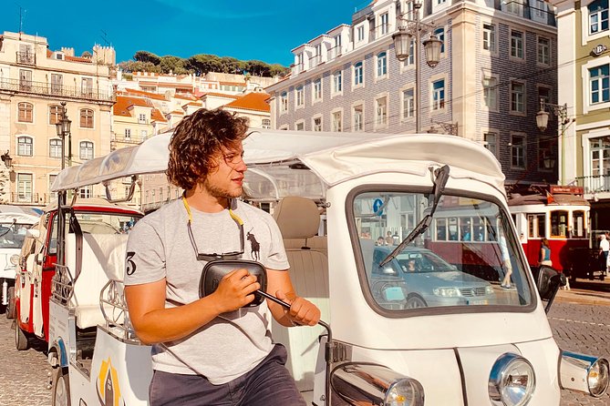 Medieval Tour 1H - How the route handles medieval Lisbon: pass, enter, then look out
