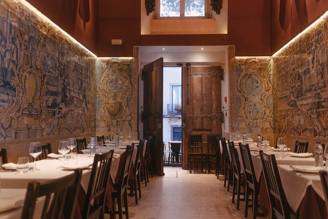 Mesa de Frades Dinner in Lisbon Fado Show Portuguese Live Music - Mesa de Frades: where dinner and Fado share one close room