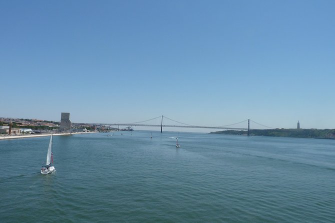 Morning Sailing Tour in Tagus River from Lisbon - Cristo Rei and the Christ statue: a statue moment you can spot easily