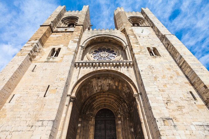 Mysteries of Alfama: Lisbon Exploration Game and Tour - Where you begin (and how the route makes sense)
