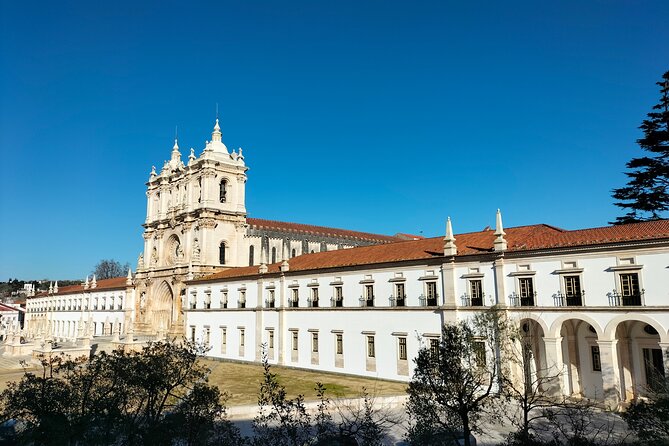 Nazaré, Óbidos and Alcobaça, Full Day Private Tour from Lisbon - Lisbon to Óbidos: the medieval walls start the day strong