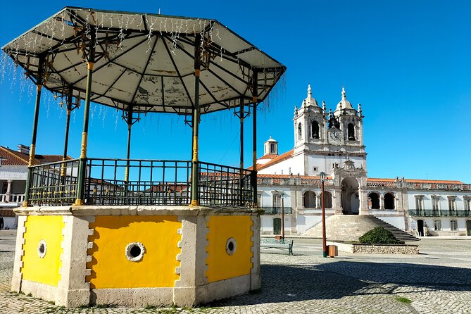 Nazaré (World's Biggest Waves) Half Day Private Tour from Lisbon - Miradouro do Suberco viewpoint: 110 meters of city-and-beach angles