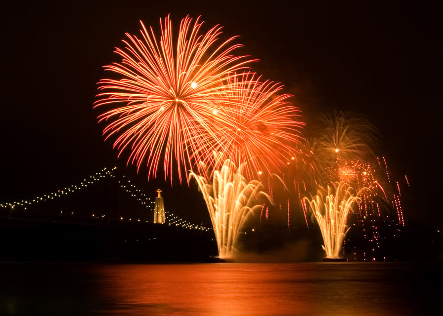 New Year’s Eve Luxury Boat – DJ, Buffet & Open Bar - Entering the night: the Tagus River fireworks view in 3 hours