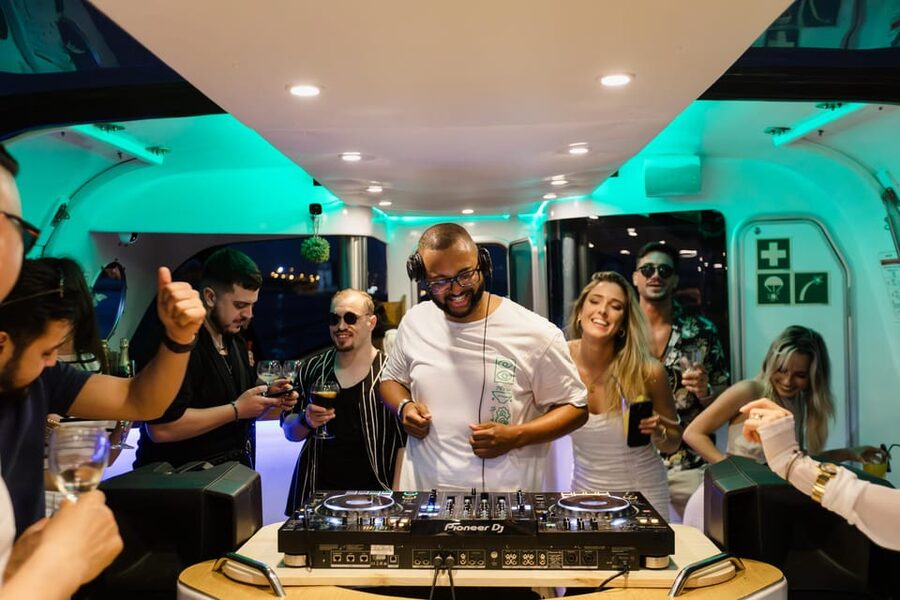 New Year’s Eve Luxury Boat – DJ, Buffet & Open Bar - Rain and cold checks: glass enclosure and warm-clothes reality