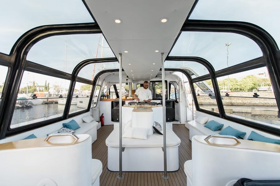 New Year’s Eve Luxury Boat – DJ, Buffet & Open Bar - Meeting point and boarding: Gate #3 at Doca de Santo Amaro