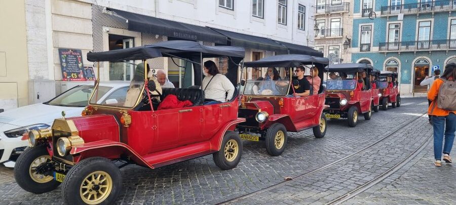 Nostalgic Lisbon Tuk Tuk Tour: Hidden Gems - How long does it take, and what you should pack mentally