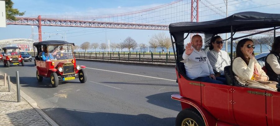 Nostalgic Lisbon Tuk Tuk Tour: Hidden Gems - Price and value: $117 for up to four, and why that can work