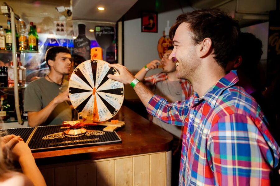NYE Pub Crawl + VIP Club Entry - Upgrade option: swap in gin/vodka for $10€