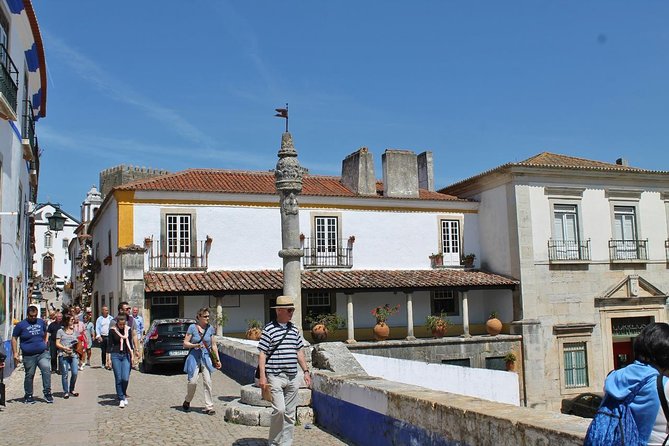 Óbidos historic village and Mafra Palace Private Tour - First stop: the Marques de Pombal statue and the drive north