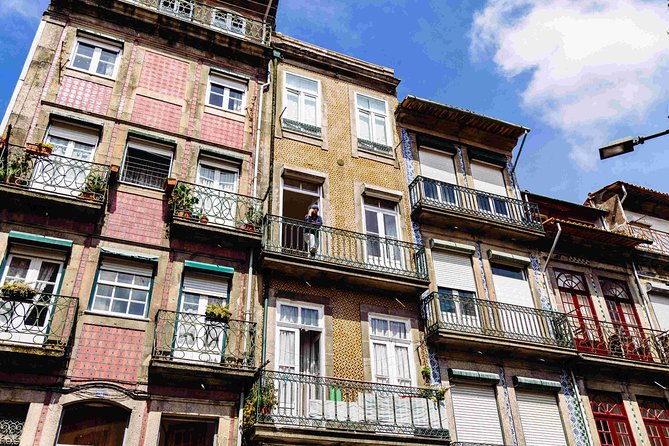 Off the Beaten Track in Lisbon: Lapa Private Tour - Mercado de Campo de Ourique: where the coffee stop actually matters