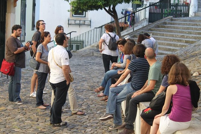 Old Lisbon: Alfama and Sao Jorge neighborhood 3-Hour Walking Tour - São Jorge Castle neighborhoods: the hill climb that pays off