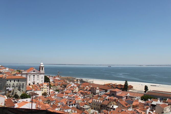 Old Lisbon: Alfama and Sao Jorge neighborhood 3-Hour Walking Tour - Lisbon Cathedral and Portas do Sol: church time plus a view break