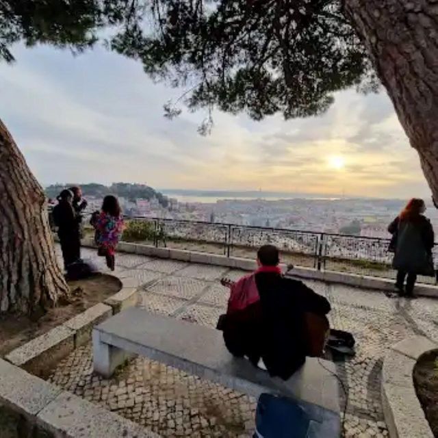Old town of Lisbon on board of a tuk tuk- 1hour - Key highlights at a glance
