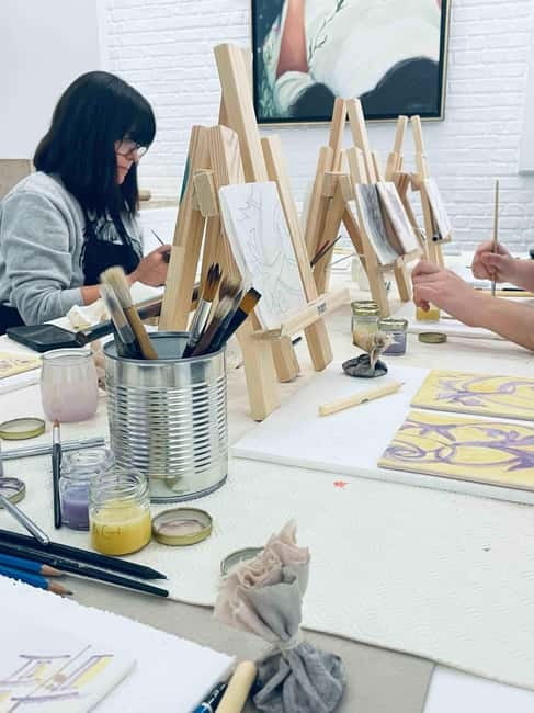 Paint your tile and create your unique piece in an art gallery in Lisbon - Inside GALERIA 1758: The Workshop Flow That Keeps You on Track