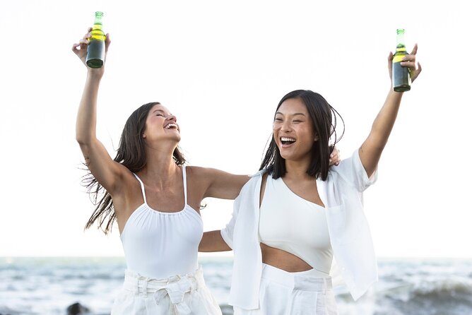 Party on board 2-hour cruise with DJ and open bar - 25 de Abril Bridge: the iconic pass-by moment