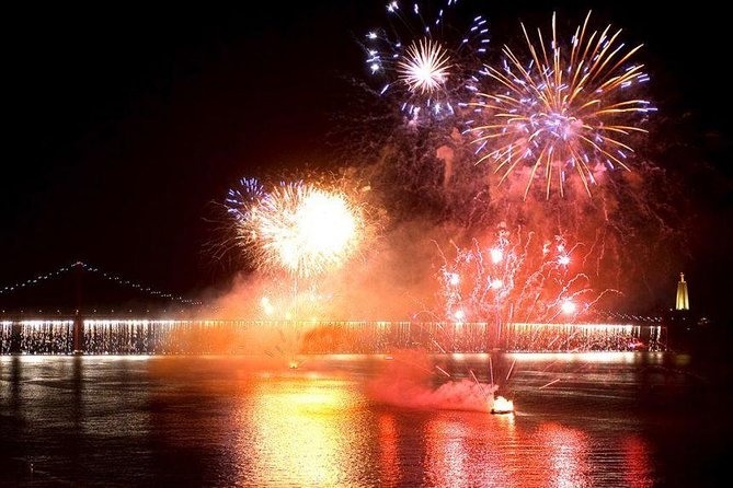 Passing the Year in a Boat with Champagne and Fireworks - Weather and mood: the biggest factor is outside your control