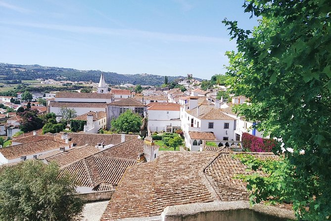 Peniche, Nazaré (big waves), Batalha monestary tour and Óbidos - Baleal Beach: Surf Coast Views Without the Ticket
