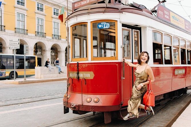 Photoshoot with a professional photographer in Lisbon - Key Highlights at a Glance