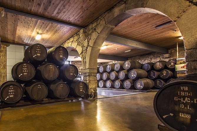 Porto and its charms - Tour from Lisbon - Porto City Hall and Avenida dos Aliados: Architectural Basics for First Timers