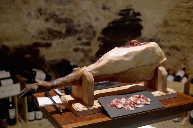 Premium Lisbon Wine and Tapas Tasting - The Real Core: 5 Portuguese Wines in One Sitting