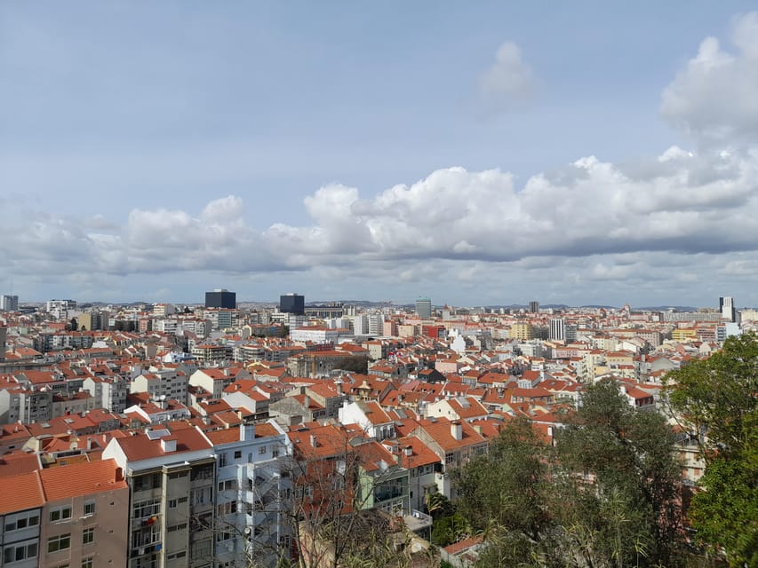 Privat Walking Tour in Alfama, Baixa, Chiado - Starting at the Statue of S. Vicente: your orientation in one spot