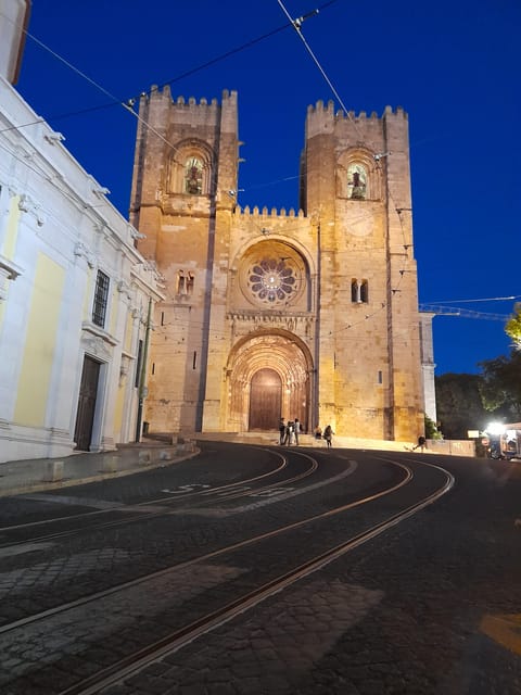 Privat Walking Tour in Alfama, Baixa, Chiado - Portas do Sol viewpoint: a quick breath with the right context