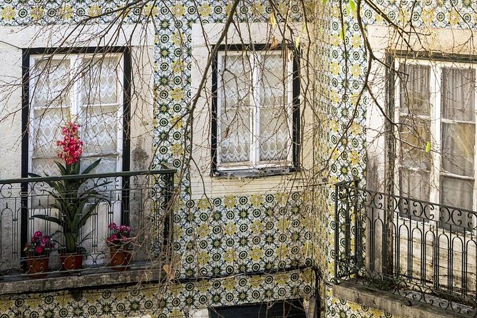 Private 4-hour city tour of Lisbon with driver & official guide w/ Hotel pick up - Alfama: oldest streets, fado atmosphere, and the joy of getting lost
