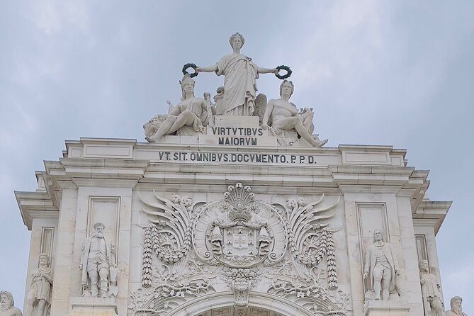 Private 6 or 10 Food Tasting and City Highlights Tour in Lisbon - Starting at Miradouro de São Pedro de Alcântara: a smart warm-up