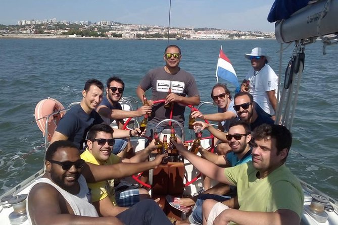 PRIVATE BOAT TOUR Lisbon - Cristo Rei and Cacilhas: seeing Lisbon from the other side