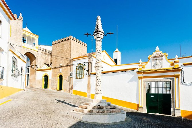 Private Day Tour With Guide to Évora and Monsaraz - Évora and Monsaraz from Lisbon: what to expect from the day
