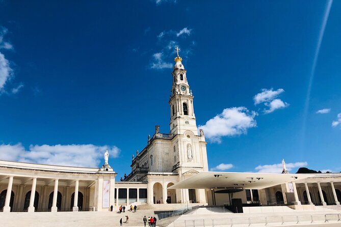 Private Day Tour With Guide to Fatima, Batalha, Nazaré and Obidos - Starting in Lisbon: a pickup that buys you time