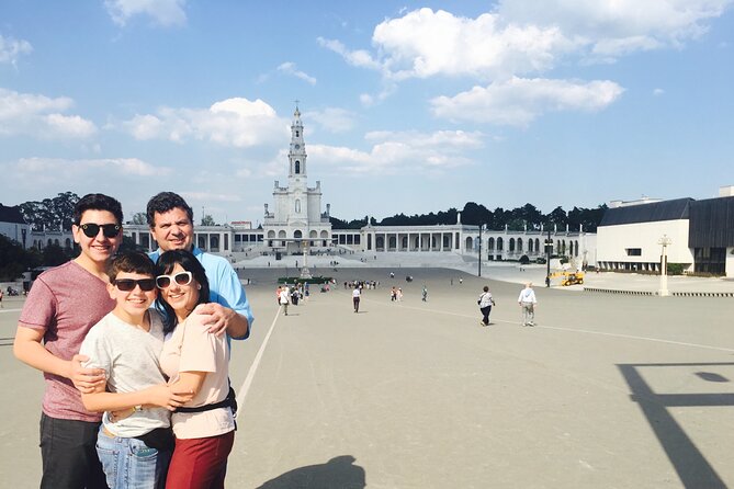 Private Day Tour With Guide to Fatima, Batalha, Nazaré and Obidos - Fátima and Valinhos: more than a stop, it’s a story