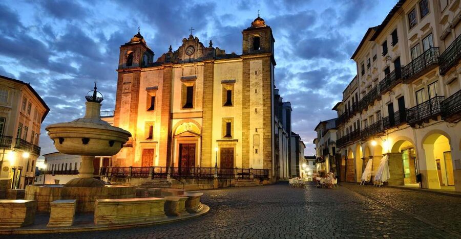 Private Évora World Heritage Tour from Lisbon - The Walking Loop Through Évora: Roman Temple to Bones Chapel