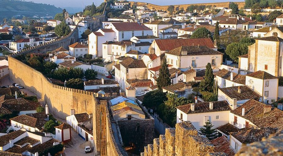Private Fatima Full Day Tour from Lisbon - Batalha Monastery (UNESCO): gothic architecture that stays interesting