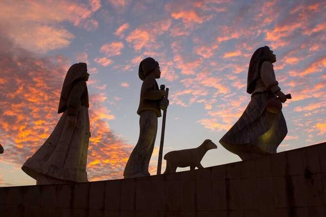Private Fátima Half Day Tour - The quick stop at Magnificat Tours and the shopping window