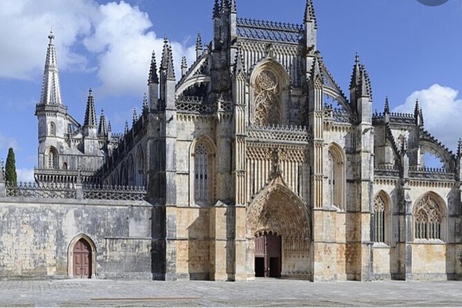 Private Full Day Tour of Óbidos, Nazaré and Batalha - Pickup From Lisbon and the Comfortable Ride to the Coast