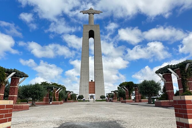 Private guided tour Lisbon highlights and hidden gems - Price and value: what $240.32 per group buys you