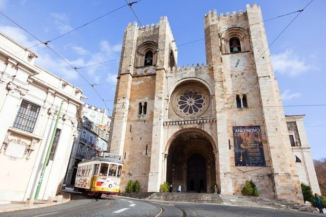 Private guided tour to 7 Colinas and Belém in an electric Tuk Tuk with 4.5 hours. - Highest-point payoff: Senhora do Monte and the big Lisbon panorama