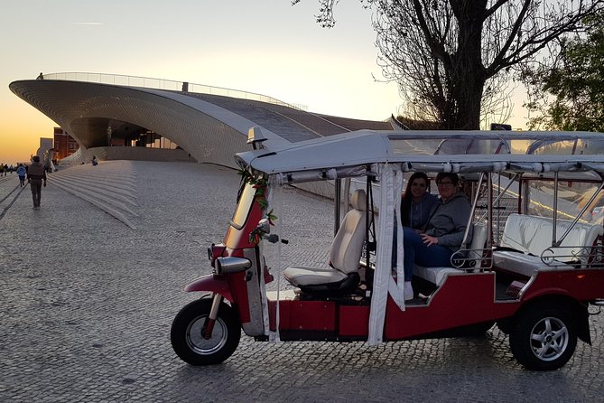 Private guided tour to 7 Colinas and Belém in an electric Tuk Tuk with 4.5 hours. - Eduardo VII Park and the 25th of April Revolution monument