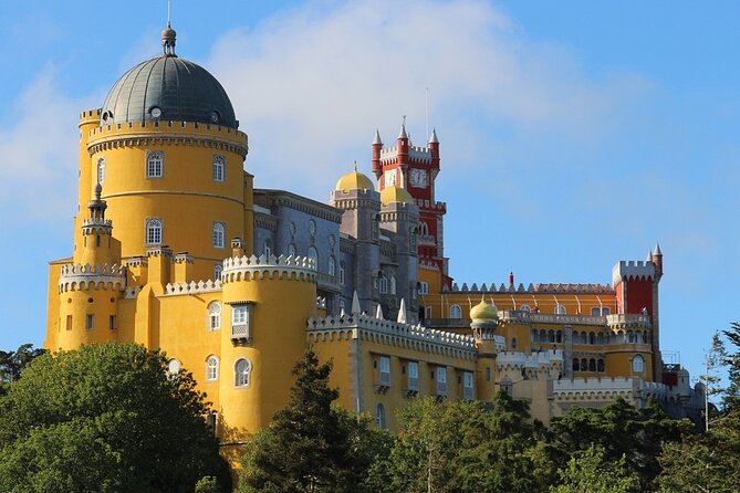 Private Half-Day: The Majestic Pena Palace & Sintra - Getting to Pena: the uphill shortcut vs the €5 shuttle