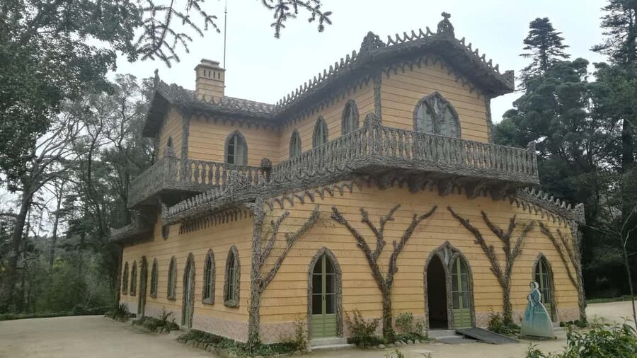 Private Half Day tour Sintra Pena Palace & Initiantion Well - Getting picked up in Lisbon or Cascais (and why the timing matters)