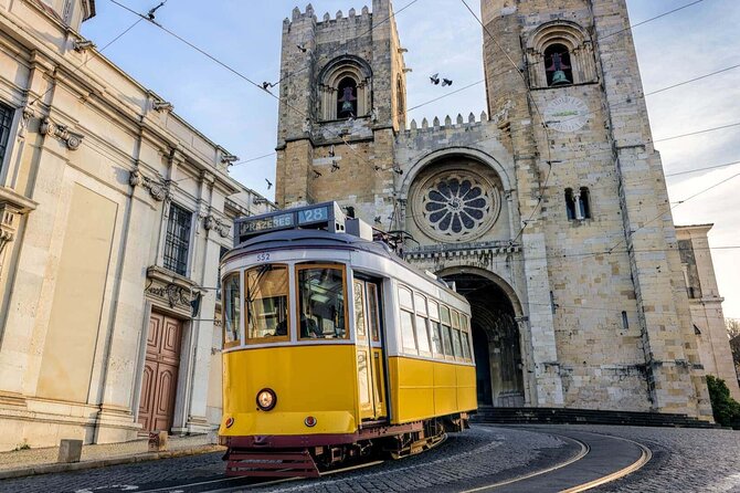 Private Lisbon city tour - Miradouro Da Senhora do Monte: the view that sets your Lisbon map